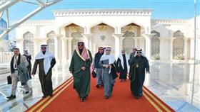 الشيخ صباح الخالد مغادرا إلى سويسرا