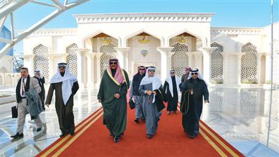 الشيخ صباح الخالد مغادرا إلى سويسرا