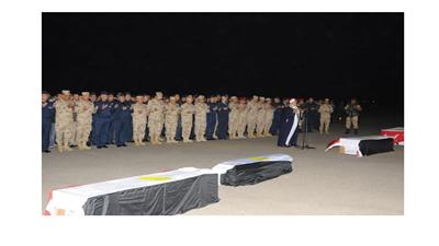 بالصور..السيسي يتقدم جنازة شهداء ضحايا الطائرة العسكرية التي سقطت بشمال سيناء