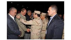 بالصور..السيسي يتقدم جنازة شهداء ضحايا الطائرة العسكرية التي سقطت بشمال سيناء