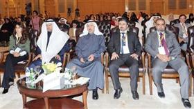 الوزير د.علي العبيدي ود.يوسف النصف في مقدمة الحضور (تصوير: بسام أبوشنب)