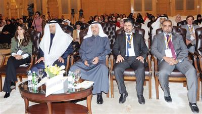 الوزير د.علي العبيدي ود.يوسف النصف في مقدمة الحضور (تصوير: بسام أبوشنب)