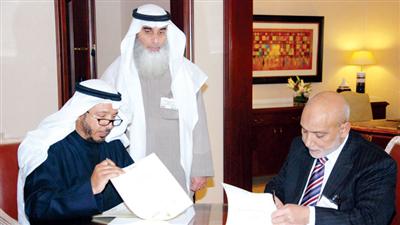 د.عبدالله المعتوق ود.هاني البنا يوقعان مذكرة التفاهم