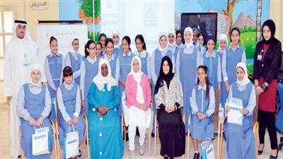 صورة جماعية للمشاركين في المحاضرة