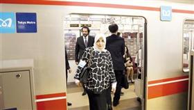 الوزيرة هند الصبيح أثناء تفقدها مترو طوكيو