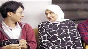 الوزيرة ومسؤول ياباني