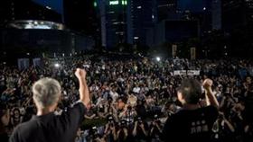 بعد فشل الحوار مع الحكومة.. نزول الالاف إلى شوارع هونغ كونغ في مسيرة احتجاجية جديدة