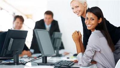الحكومة البريطانية تطلب من الشركات تعيين المزيد من النساء في مجالس إداراتها