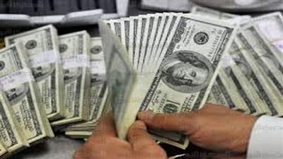 الدولار يتجه لانهاء موجة صعود قياسية بعد تحذير من المركزي الأمريكي