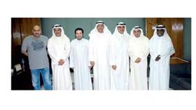 علي السكوني ومجموعة من موظفي الموانئ أثناء الإضراب الجزئي