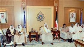 الشيخ محمد الخالد يتوسط الوكلاء والمحافظين