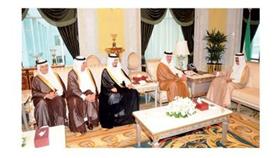 سمو ولي العهد مستقبلا الأمير سلطان بن سلمان بن عبدالعزيز والوفد المرافق