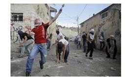 فلسطينيون يشتبكون مع الشرطة الإسرائيلية في مجمع المسجد الأقصى