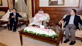 الشيخ مبارك الدعيج مستقبلاً رئيس تحرير وكالة الأنباء الصينية والوفد المرافق له
