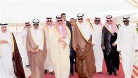 الشيخ صباح الخالد مستقبلا الأمير عبدالعزيز بن عبدالله