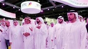 محمد بن راشد في جناح STC بجايتكس