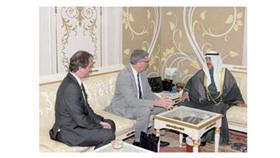 سمو الشيخ ناصر المحمد خلال لقائه وفد جامعة درهام