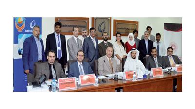 صورة جماعية للمشاركين في البرنامج
