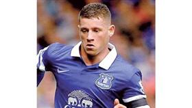 مدرب إيفرتون مارتينيز يشيد بعودة لاعب وسطه باركلي