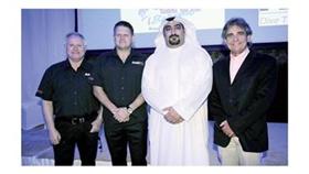 الحارث العتيقي متوسطا ماك وتيري وستيوارت (تصوير: اسماعيل عبدالقادر)