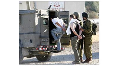 قوات إسرائيلية تعتقل 15 فلسطينياً في الضفة الغربية