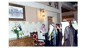 سمو الأمير خلال مأدبة عشاء اقامها على شرفه الأمير سلمان بن عبدالعزيز