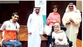 الشيخة الزين الصباح وفيصل الموسوي وسارة المرهون ويبدو وقوفاً عبدالرحمن الفارس وعبدالله الشمري