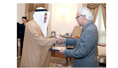 سفير الكويت لدى سنغافورة يقدم أوراق اعتماده إلى الرئيس السنغافوري