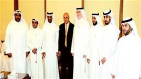 الوزير بدر العيسى مستقبلا اعضاء جمعية المعلمين