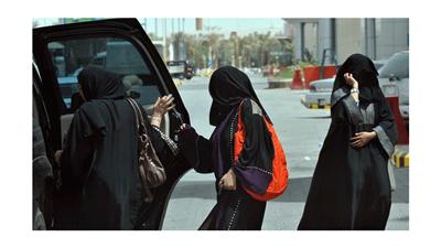 المرأة السعودية تقود السيارة.. بشروط