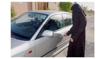 «الشورى السعودي» يكذِّب شائعة موافقته على قيادة المرأة للسيارة