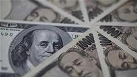 الدولار عند أعلى سعر في 7 سنوات أمام الين