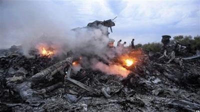 التلفزيون الروسي يعرض صورا تظهر أن مقاتلة أسقطت طائرة ركاب ماليزية