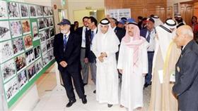 أعضاء اللجنة التنسيقية لرواد الكشافة خلال جولتهم في معرض للصور(تصوير: بسام أبوشنب)