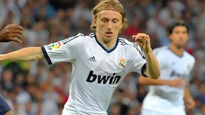 الإصابة تبعد الكرواتي الدولي مودريتش عن ريال مدريد حتى نهاية العام
