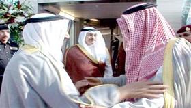 سمو أمير البلاد اثناء مغادرته البلاد وفي وداعه سمو نائب الأمير ولي العهد الشيخ نواف الأحمد