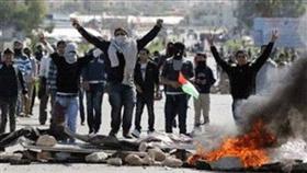 إصابة ثلاثة شبان فلسطينيين خلال مواجهات مع الاحتلال الإسرائيلي