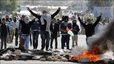 إصابة ثلاثة شبان فلسطينيين خلال مواجهات مع الاحتلال الإسرائيلي