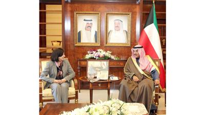 الشيخ صباح الخالد مستقبلا سفيرة كندا