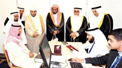 الوزير يعقوب الصانع ود.عبدالمحسن الخرافي خلال افتتاح فعاليات تصفيات مسابقة الكويت الكبرى لحفظ القرآن