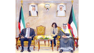 سمو رئيس الوزراء خلال استقباله الممثل الخاص للأمين العام للأمم المتحدة في العراق