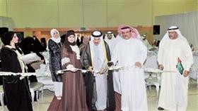 محافظ الجهراء مفتتحا معرض خليجنا واحد