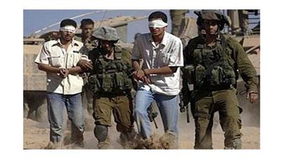 قوات إسرائيلية تعتقل 12 فلسطينياً من الضفة الغربية