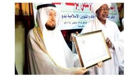 وليد الشعيب يتسلم الدكتوراه الفخرية من جامعة ام درمان