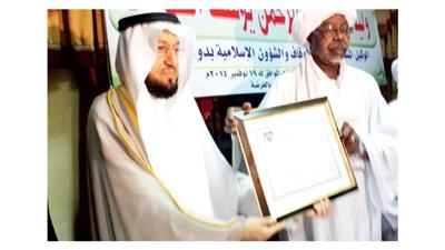 وليد الشعيب يتسلم الدكتوراه الفخرية من جامعة ام درمان