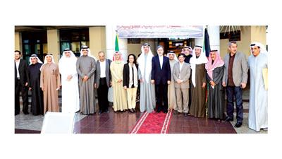 السفير الإيراني والسفير مجدي الظفيري والوفد الكويتي الذي زار إيران