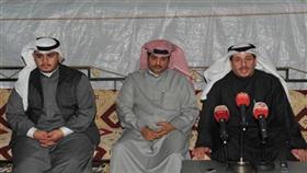 مسلط بوهليبة وفرز الديحاني وشملان بوهليبة اثناء المؤتمر الصحافي (تصوير: الأمجد محمود)