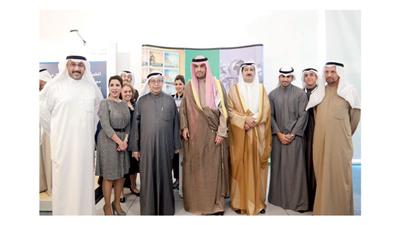 وزير المالية في جناح «التجاري»