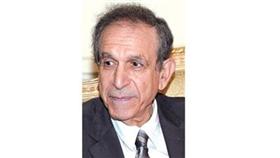 < د.حسام عيسى