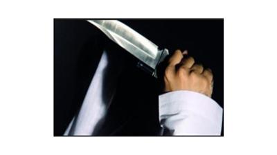 ثمانيني يهاجم رجلا بسكين لظنه أنه على علاقة بصديقته